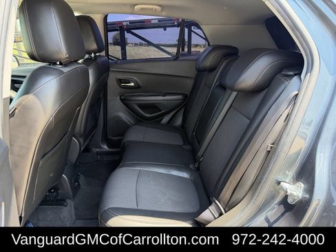 Used 2021 Chevrolet Trax LT w/ LT Convenience Package FWD image 28