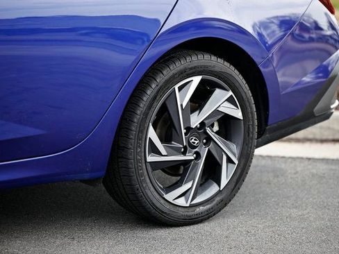 Used 2025 Hyundai Elantra SEL image 6