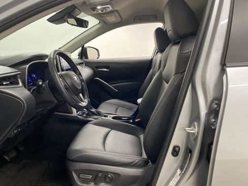 Used 2022 Toyota Corolla Cross XLE w/ Black Badges Package (TMS) image 15