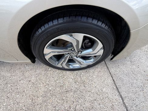 Used 2018 Honda Accord EX image 12