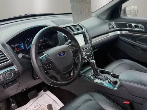 Used 2017 Ford Explorer Limited w/ Equipment Group 301A AWD/4WD image 10