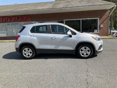 Used 2018 Chevrolet Trax LS image 4