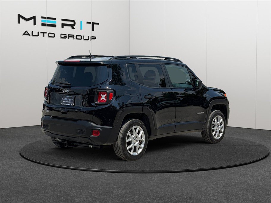 Used 2023 Jeep Renegade Latitude AWD/4WD image 9