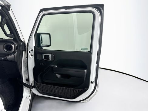Used 2023 Jeep Wrangler Unlimited w/ Sun & Screen Package AWD/4WD image 31