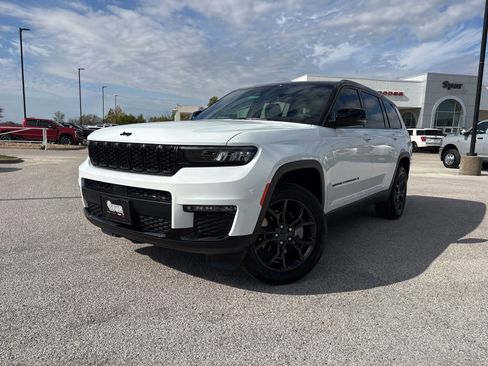 New 2025 Jeep Grand Cherokee L Limited image 1