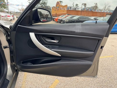 Used 2017 BMW 320i Sedan image 18