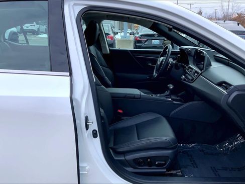 Certified 2025 Lexus ES 350 w/ Premium Package image 9