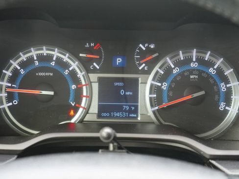Used 2018 Toyota 4Runner SR5 AWD/4WD image 19