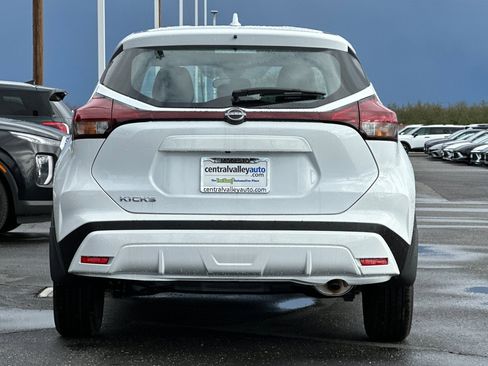 New 2025 Nissan Kicks S image 5