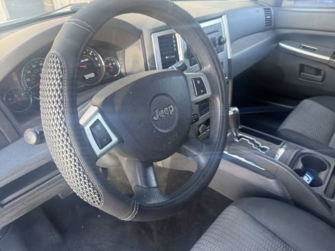 Used 2008 Jeep Grand Cherokee Laredo w/ Driver Convenience Group RWD image 6