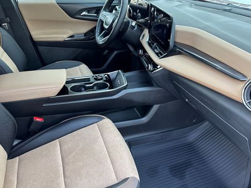 New 2025 Chevrolet Equinox ACTIV image 16