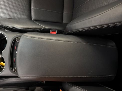 Used 2021 Toyota Venza Limited image 13