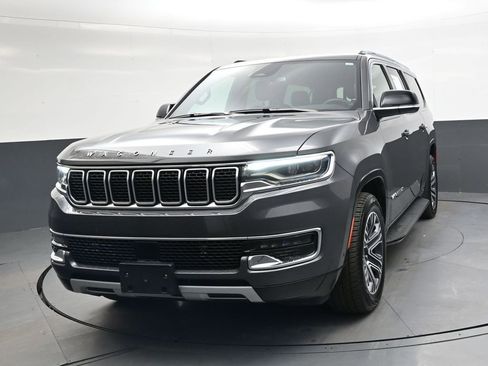 Used 2024 Jeep Wagoneer L Series II w/ Flexible Seating Group image 9