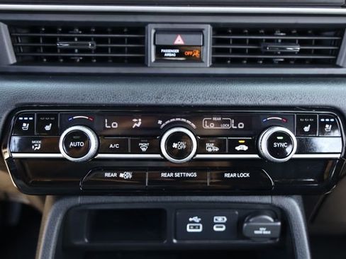 Certified 2025 Honda Pilot Black Edition image 21