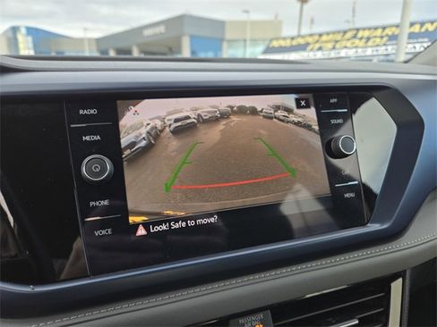 Used 2024 Volkswagen Taos SE image 13