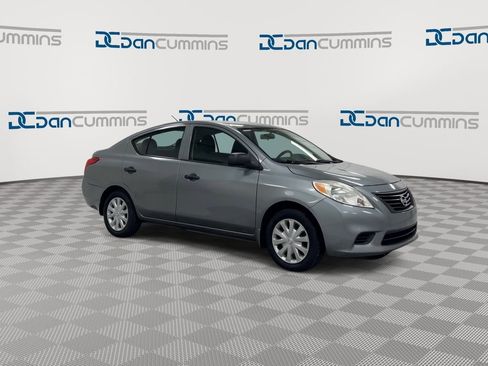 Used 2014 Nissan Versa S FWD image 2