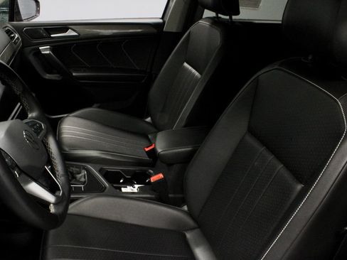 Used 2024 Volkswagen Tiguan SE FWD image 24