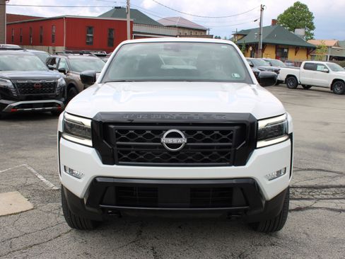 Certified 2023 Nissan Frontier SV w/ Midnight Edition Package AWD/4WD image 9