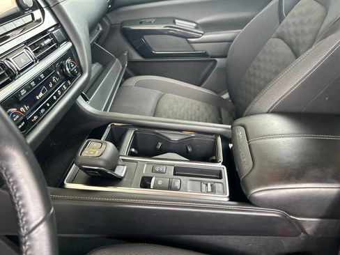 Used 2024 Nissan Pathfinder SV FWD image 23