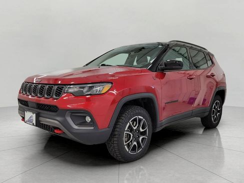 Used 2025 Jeep Compass Trailhawk AWD/4WD image 13