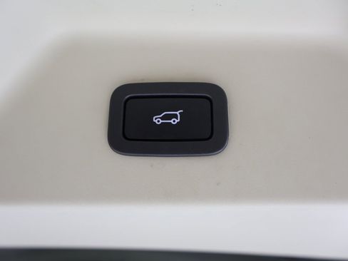 Used 2020 Land Rover Range Rover HSE image 17