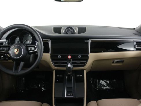Certified 2026 Porsche Macan image 11