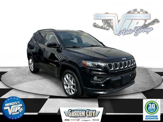 Used 2023 Jeep Compass Latitude AWD/4WD image 1