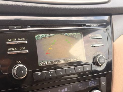 Used 2015 Nissan Rogue SV FWD image 23