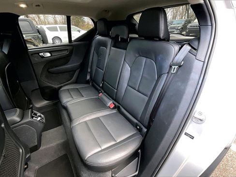 Used 2024 Volvo XC40 B5 Core image 26