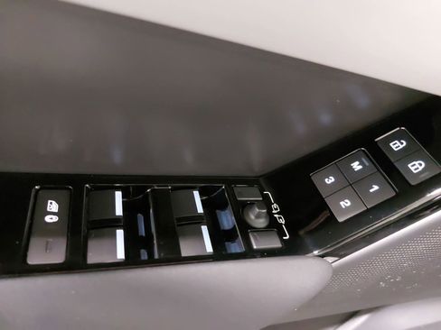 Used 2024 Land Rover Range Rover Velar Dynamic SE image 30