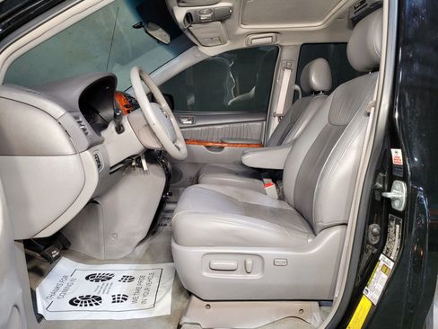 Used 2008 Toyota Sienna XLE image 18