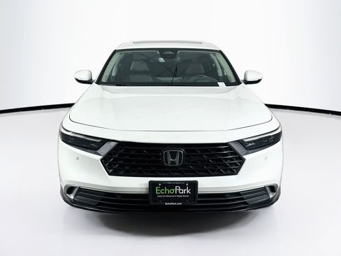 Used 2023 Honda Accord Touring image 2