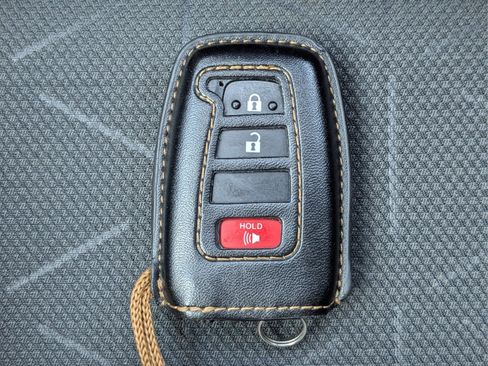 Used 2021 Toyota RAV4 XLE FWD image 34