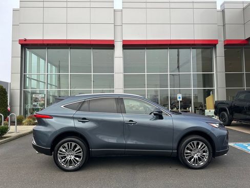 Used 2024 Toyota Venza Limited image 2