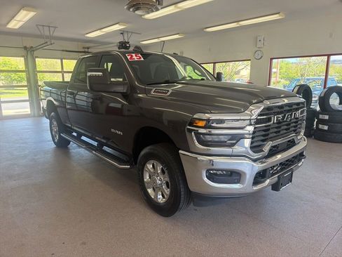 Used 2025 RAM 2500 Big Horn AWD/4WD image 1