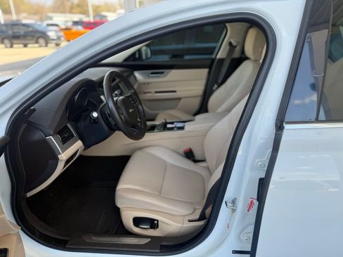 Used 2020 Jaguar XF Premium image 17