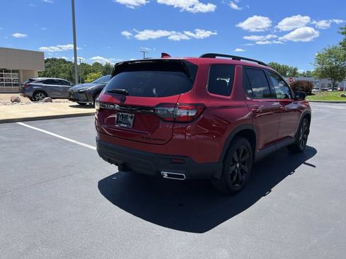 Used 2025 Honda Pilot Black Edition image 3