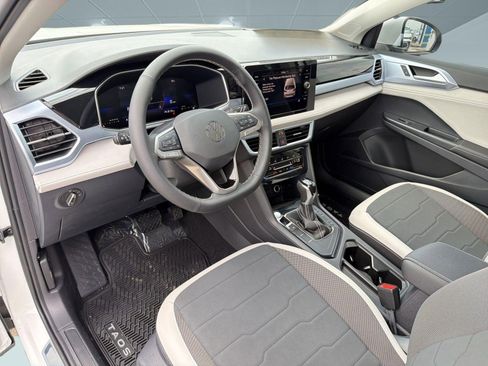New 2026 Volkswagen Taos SE FWD image 4