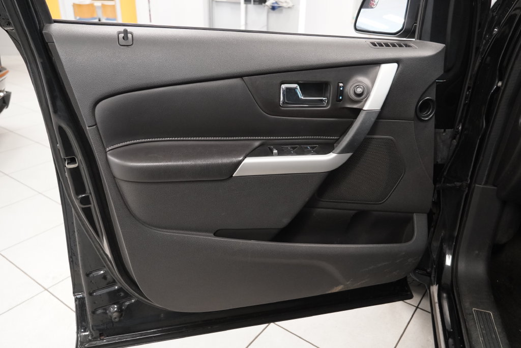 Used 2014 Ford Edge SE FWD image 16