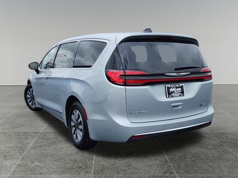 Used 2023 Chrysler Pacifica Limited image 5