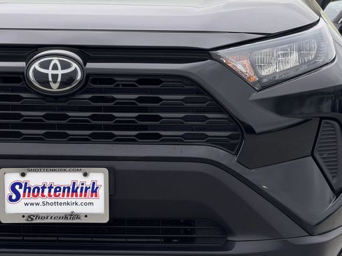 Used 2021 Toyota RAV4 LE image 8