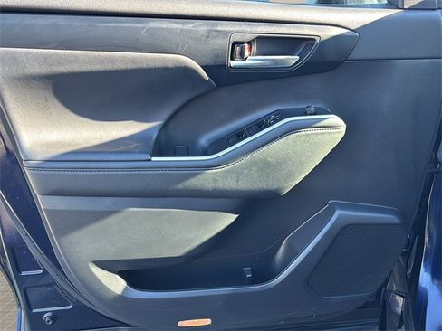 Used 2022 Toyota Highlander XSE image 16