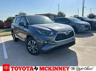 Used 2022 Toyota Highlander XLE AWD/4WD video 1