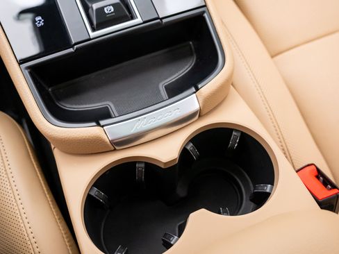Certified 2026 Porsche Macan AWD/4WD image 29