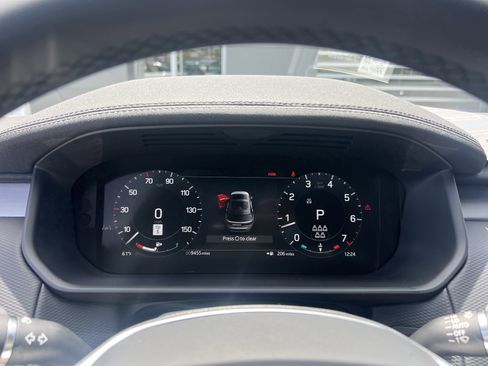 Certified 2025 Land Rover Discovery Dynamic SE AWD/4WD image 24