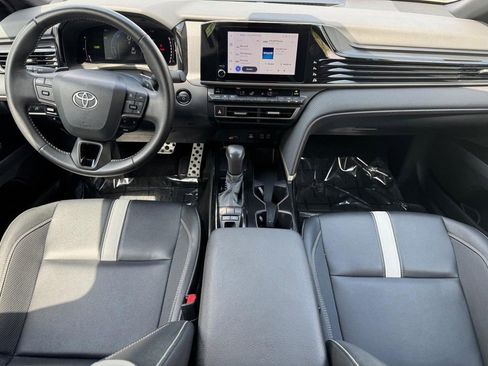 Used 2025 Toyota Camry SE FWD image 12
