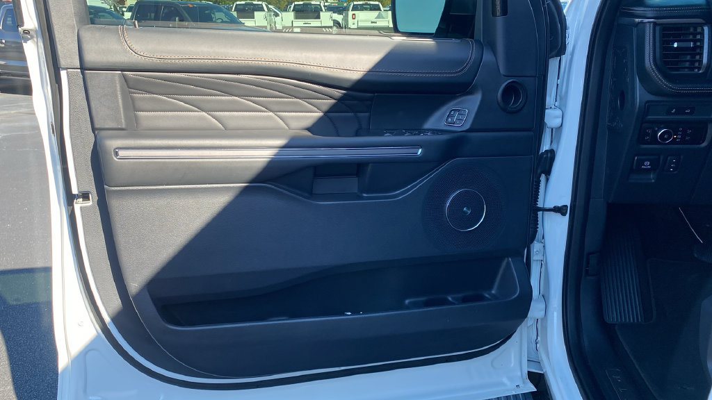 Used 2024 Ford Expedition Platinum AWD/4WD image 17