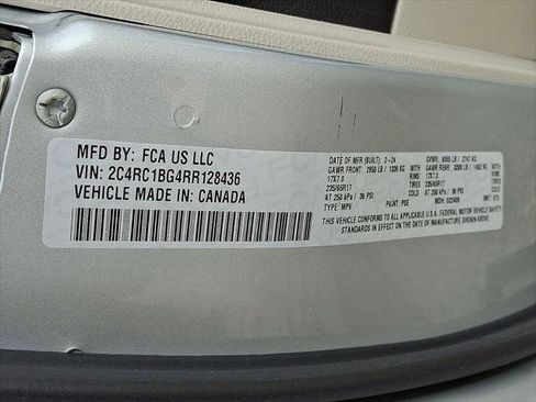 Certified 2024 Chrysler Pacifica Touring-L image 28