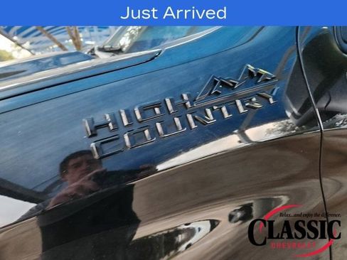 Used 2023 Chevrolet Silverado 1500 High Country w/ High Country Premium Package image 18