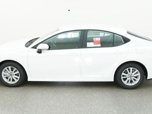 Used 2026 Toyota Camry LE FWD image 6
